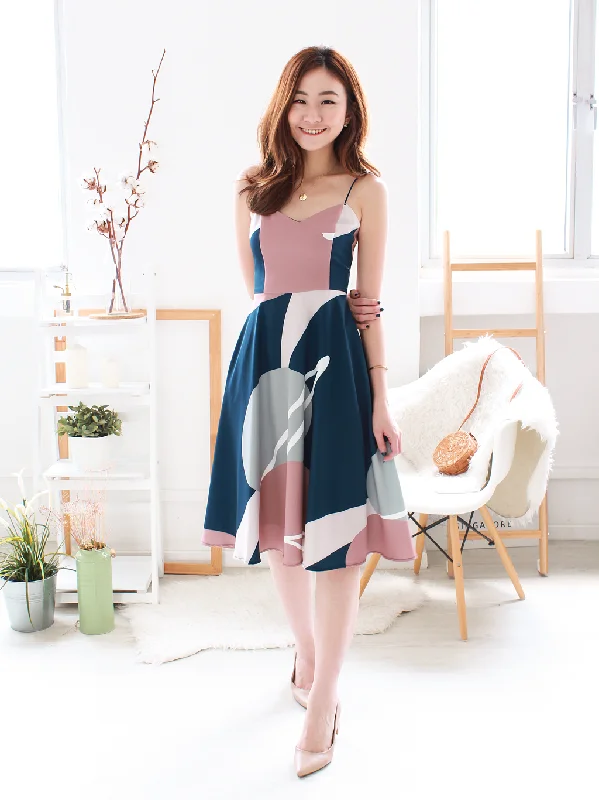 Midi Dresses for Trendy Evening Outfits-Keran Graphic Swing Midi in Navy | *MADEBYWC