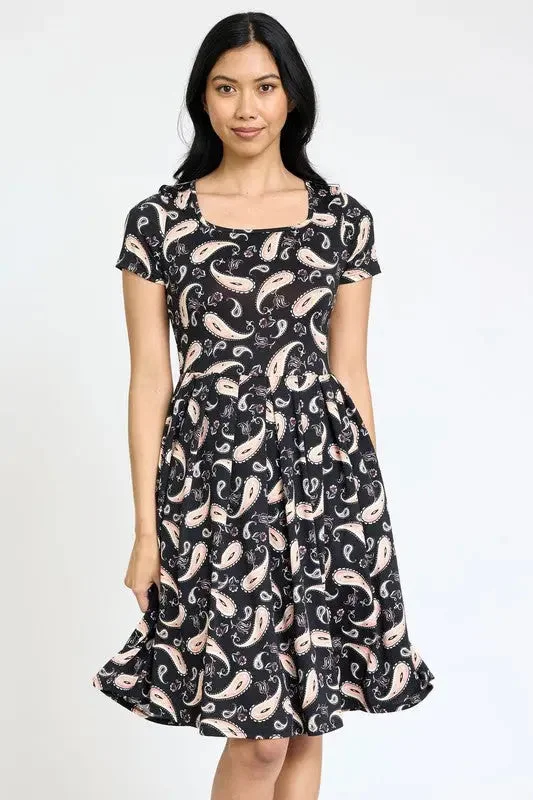 Midi Dresses for Trendy Spring Street Style-Paisley Short Sleeve Pleated Midi Dress